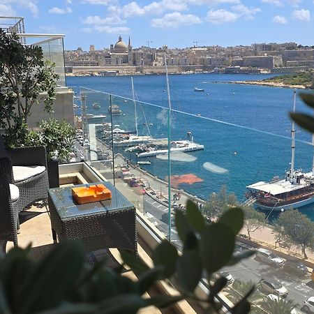 Unique Seafront Triplex Penthouse With Panoramic Bedroom & Rooftop Jacuzzi Overlooking Valletta Sliema Exterior photo